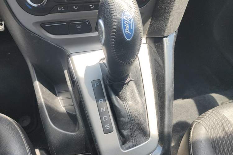 Used Ford Focus 2012 Sedan 1.6L Automatic Fashion Edition Gear Lever