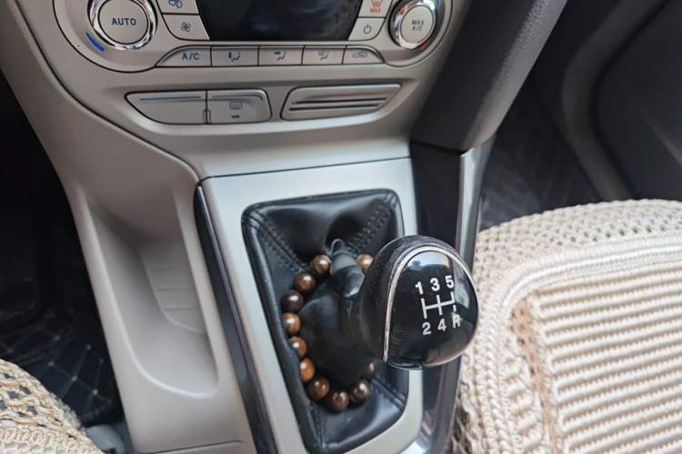 Used Ford Focus 2012 Sedan 1.6L Manual Fashion Edition Gear Lever
