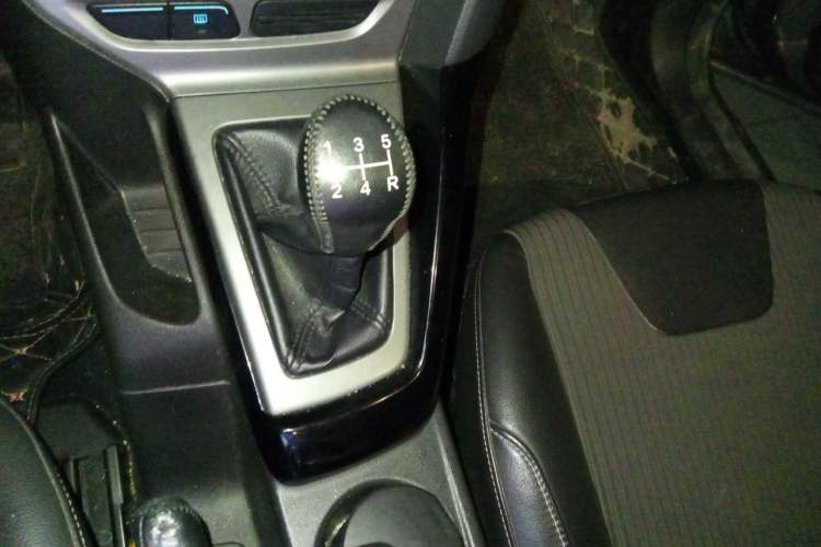 Used Ford Focus 2012 Sedan 1.6L Manual Fashion Edition Gear Lever