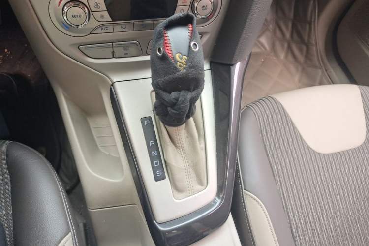 Used Ford Focus 2012 Sedan 1.6L Automatic Fashion Edition Gear Lever