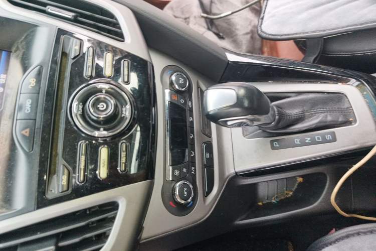 Used Ford Focus 2012 Sedan 1.6L Automatic Fashion Edition Gear Lever