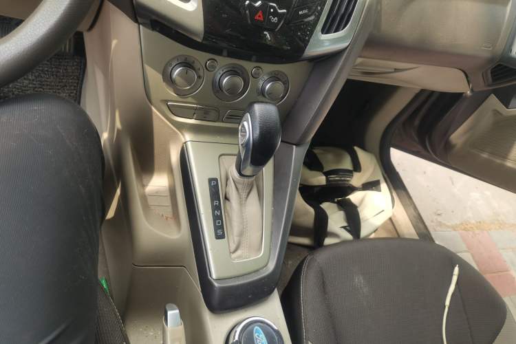 Used Ford Focus 2012 Sedan 1.6L Automatic Comfort Model Gear Lever