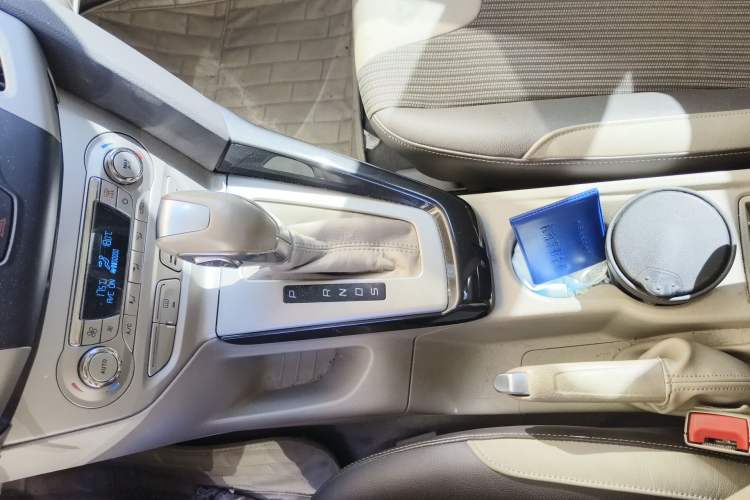 Used Ford Focus 2012 Sedan 1.6L Automatic Fashion Edition Gear Lever