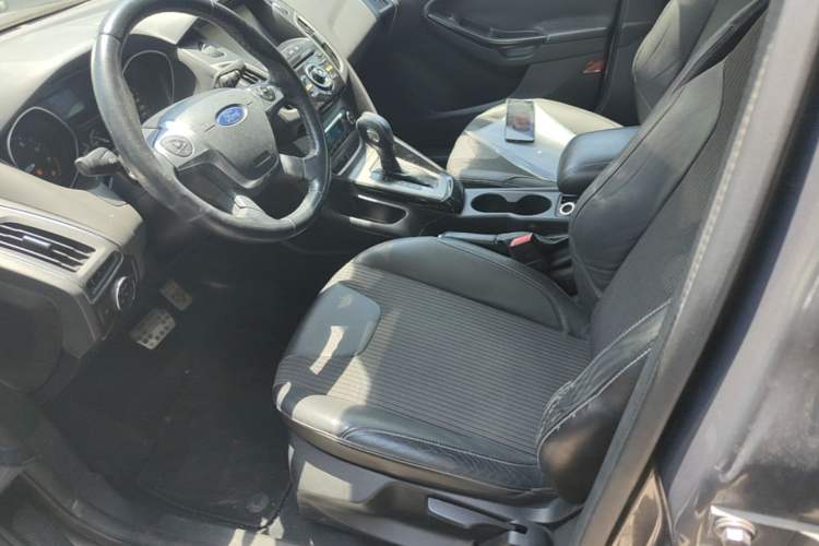 Used Ford Focus 2012 Sedan 1.6L Automatic Fashion Edition Left Front Seat