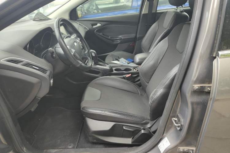 Used Ford Focus 2012 Sedan 1.6L Automatic Fashion Edition Left Front Seat
