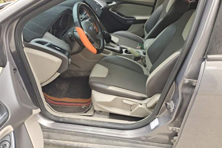 Used Ford Focus 2012 Sedan 1.6L Automatic Fashion Edition Left Front Seat