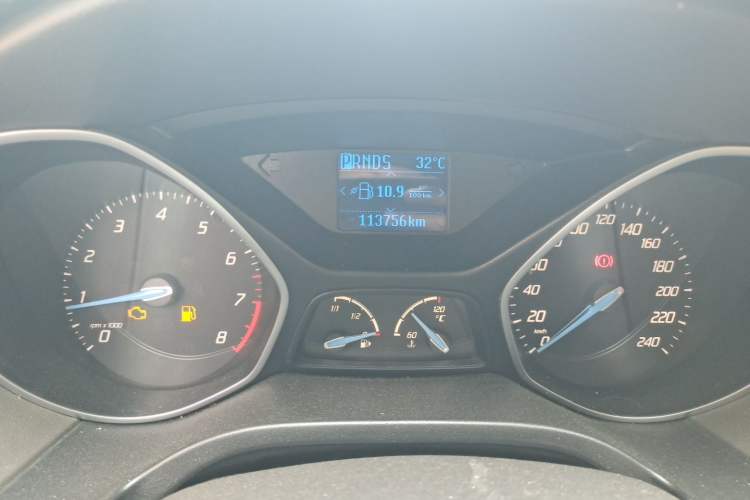 Used Ford Focus 2012 Sedan 1.6L Automatic Fashion Edition Odometer Close Up