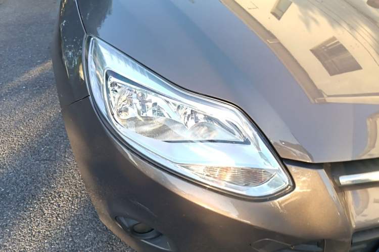 Used Ford Focus 2012 Sedan 1.6L Automatic Comfort Model Right Front Headlight