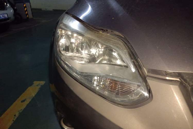 Used Ford Focus 2012 Sedan 1.6L Manual Fashion Edition Right Front Headlight