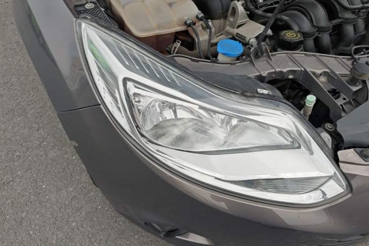 Used Ford Focus 2012 Sedan 1.6L Automatic Comfort Model Right Front Headlight