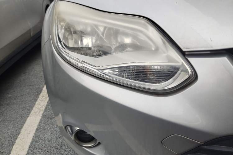 Used Ford Focus 2012 Sedan 1.6L Automatic Fashion Edition Right Front Headlight