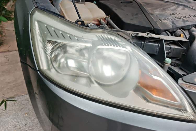 Used Ford Focus 2012 Sedan Classic 1.8L Manual Base Model Right Front Headlight
