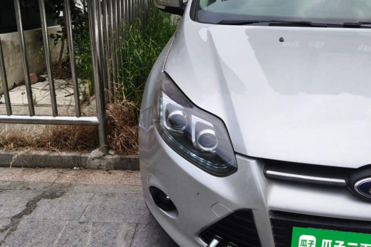 Used Ford Focus 2012 Hatchback 1.6L Automatic Comfort Model Right Front Headlight