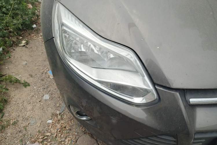 Used Ford Focus 2012 Sedan 1.6L Automatic Fashion Edition Right Front Headlight
