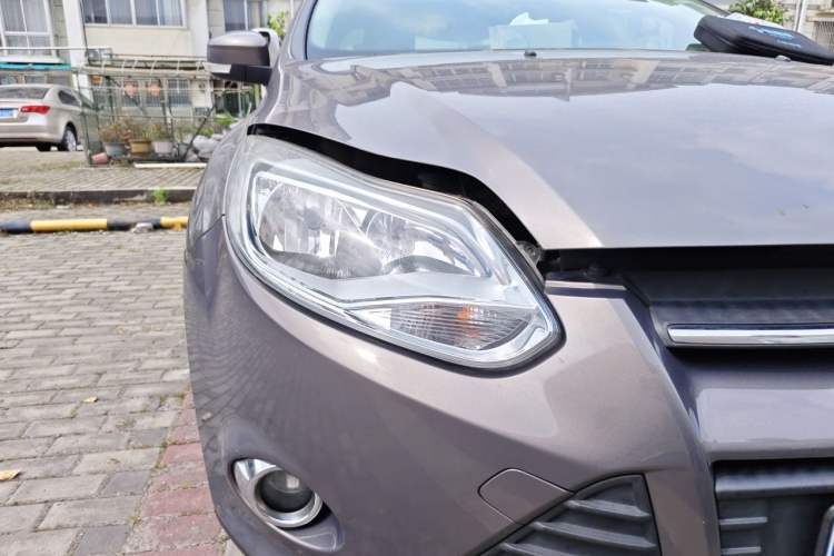 Used Ford Focus 2012 Sedan 1.6L Automatic Fashion Edition Right Front Headlight