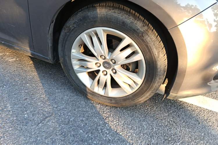 Used Ford Focus 2012 Sedan 1.6L Automatic Comfort Model Right Front Wheel Hub