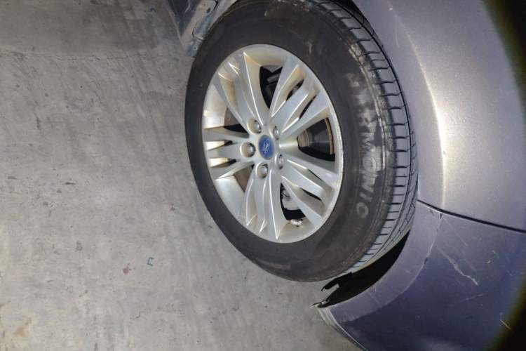 Used Ford Focus 2012 Sedan 1.6L Automatic Comfort Model Right Front Wheel Hub