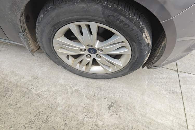 Used Ford Focus 2012 Sedan 1.6L Automatic Comfort Model Right Front Wheel Hub