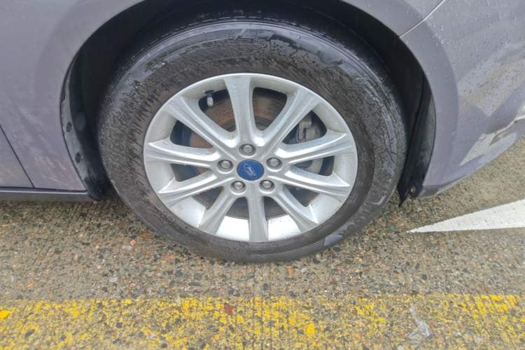 Used Ford Focus 2012 Sedan 2.0L Automatic Flagship Model Right Front Wheel Hub
