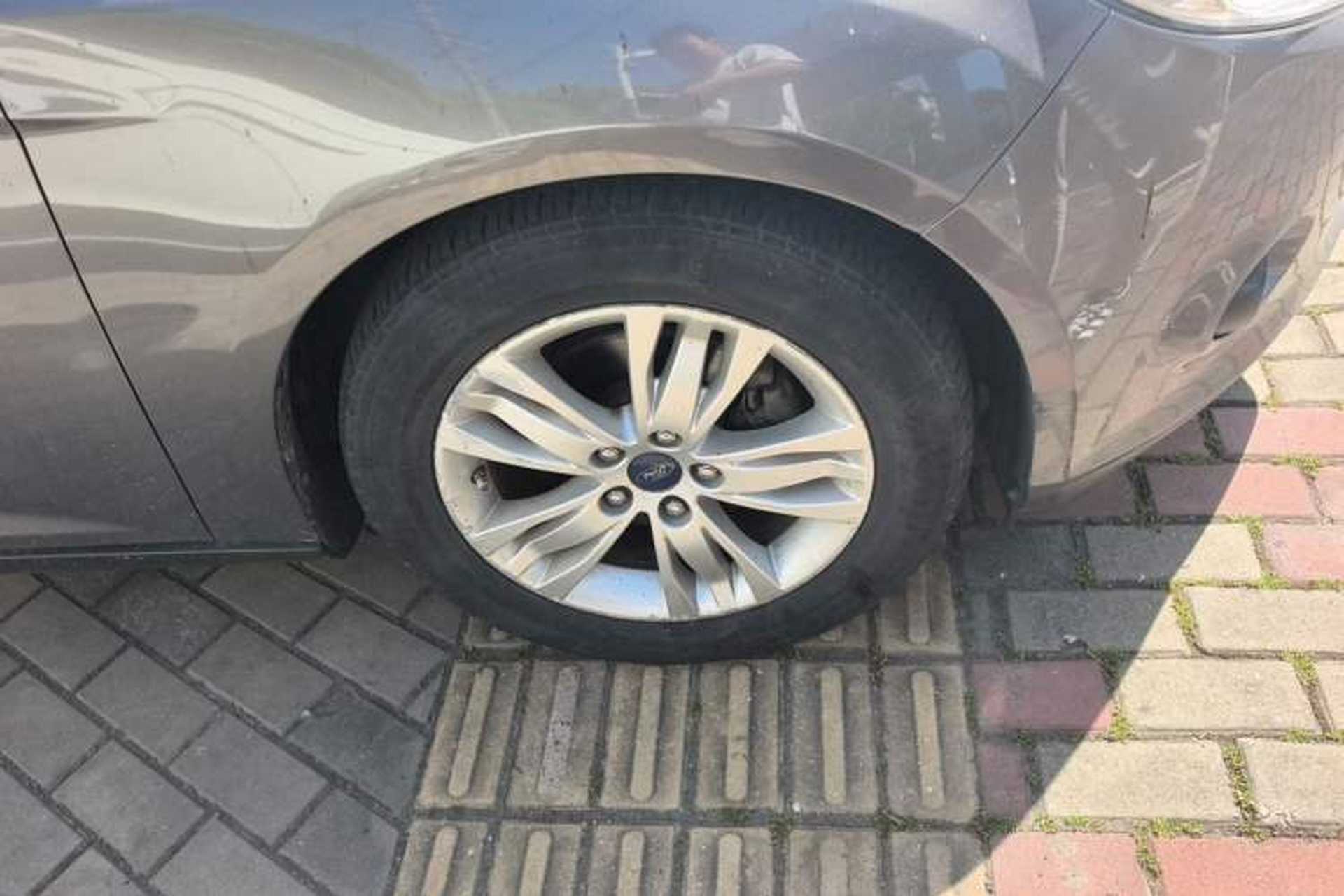 Used Ford Focus 2012 Sedan 1.6L Automatic Comfort Model Right Front Wheel Hub
