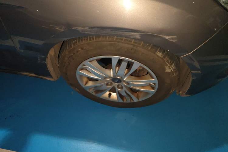 Used Ford Focus 2012 Sedan 1.6L Manual Comfort Model Right Front Wheel Hub