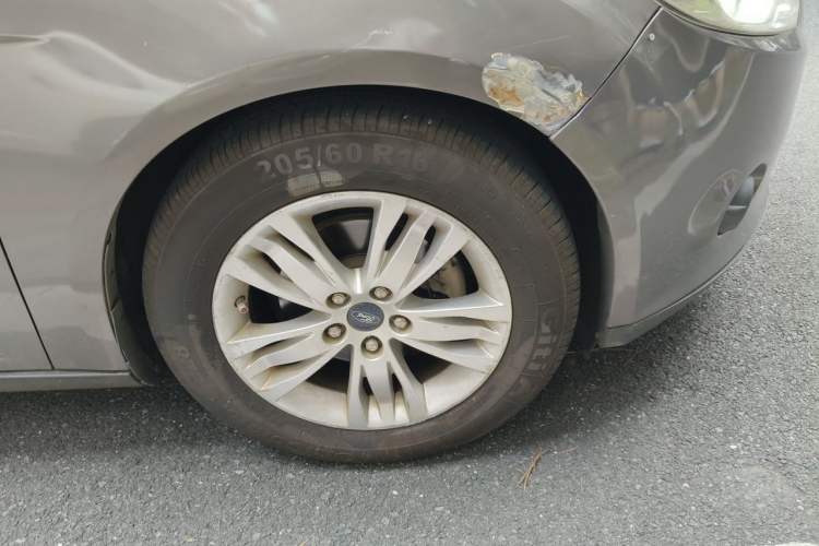 Used Ford Focus 2012 Sedan 1.6L Automatic Comfort Model Right Front Wheel Hub