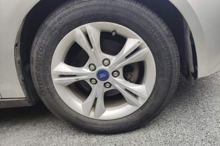 Used Ford Focus 2012 Sedan 1.6L Automatic Fashion Edition Right Front Wheel Hub