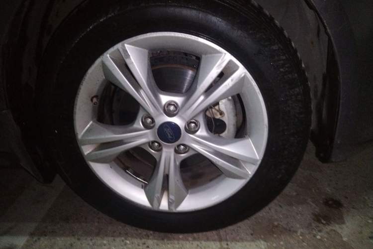 Used Ford Focus 2012 Sedan 1.6L Automatic Fashion Edition Right Front Wheel Hub