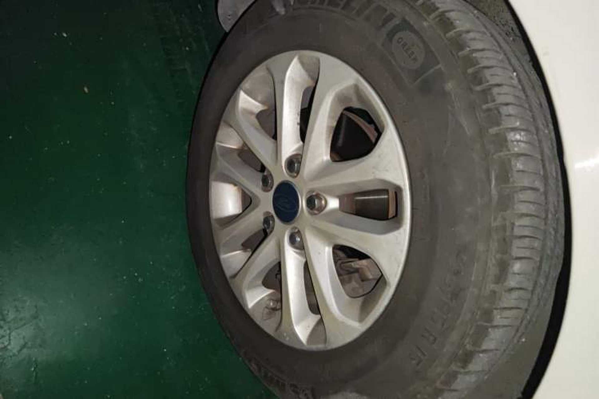 Used Ford Focus 2012 Sedan Classic 1.8L Automatic Fashion Edition Right Front Wheel Hub