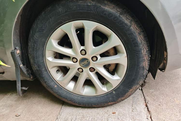 Used Ford Focus 2012 Sedan Classic 1.8L Manual Base Model Right Front Wheel Hub