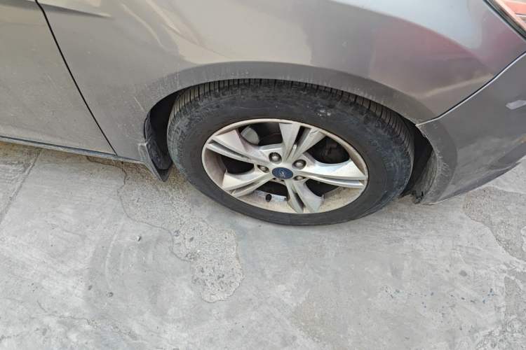 Used Ford Focus 2012 Sedan 1.6L Manual Fashion Edition Right Front Wheel Hub