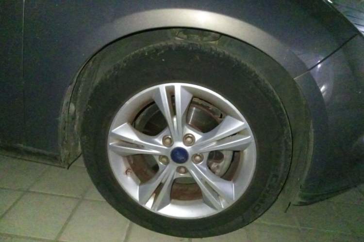 Used Ford Focus 2012 Sedan 1.6L Manual Fashion Edition Right Front Wheel Hub