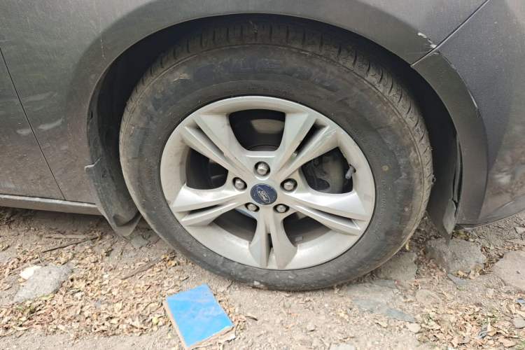 Used Ford Focus 2012 Sedan 1.6L Automatic Fashion Edition Right Front Wheel Hub
