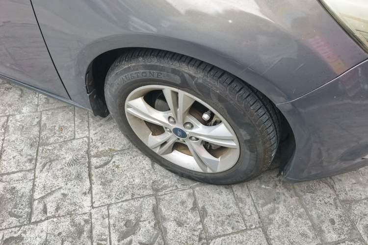 Used Ford Focus 2012 Sedan 1.6L Automatic Fashion Edition Right Front Wheel Hub