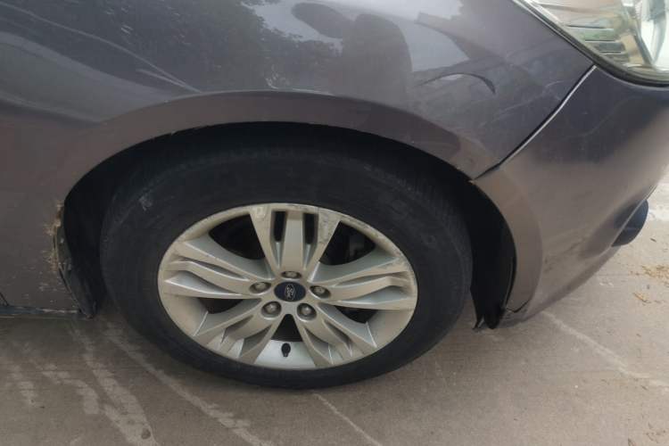 Used Ford Focus 2012 Sedan 1.6L Automatic Comfort Model Right Front Wheel Hub