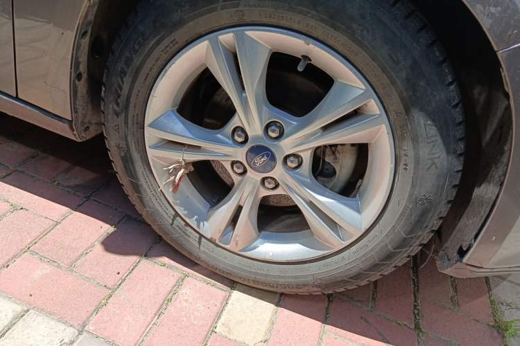Used Ford Focus 2012 Sedan 1.6L Automatic Fashion Edition Right Front Wheel Hub