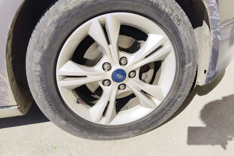Used Ford Focus 2012 Sedan 1.6L Automatic Fashion Edition Right Front Wheel Hub