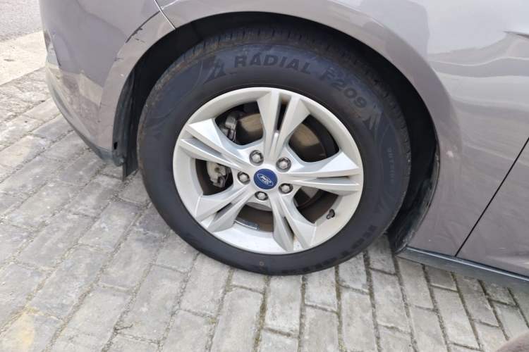 Used Ford Focus 2012 Sedan 1.6L Automatic Fashion Edition Right Front Wheel Hub