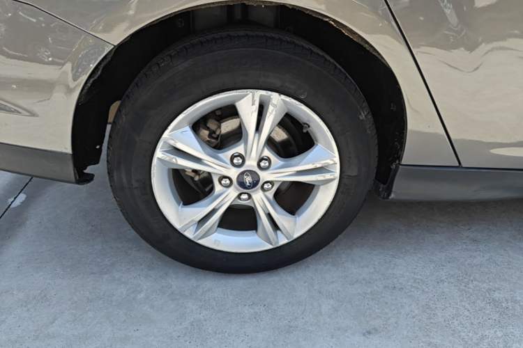 Used Ford Focus 2012 Sedan 1.6L Automatic Fashion Edition Right Rear Wheel Hub