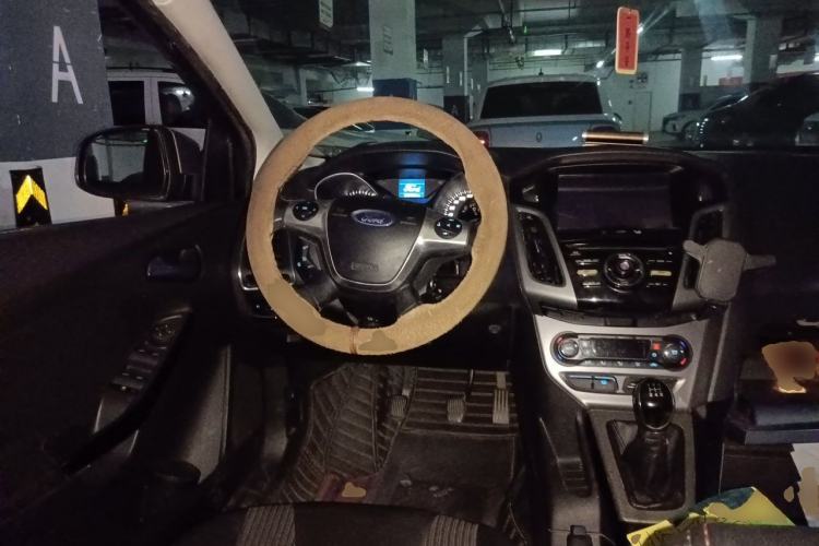 Used Ford Focus 2012 Sedan 1.6L Manual Fashion Edition Steering Wheel