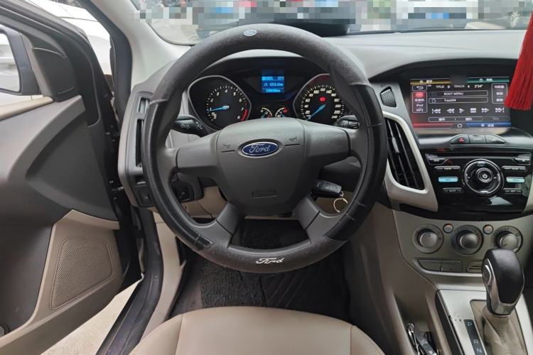 Used Ford Focus 2012 Sedan 1.6L Automatic Comfort Model Steering Wheel