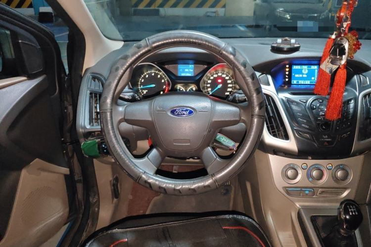 Used Ford Focus 2012 Sedan 1.6L Manual Comfort Model Steering Wheel