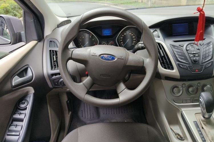 Used Ford Focus 2012 Sedan 1.6L Automatic Comfort Model Steering Wheel