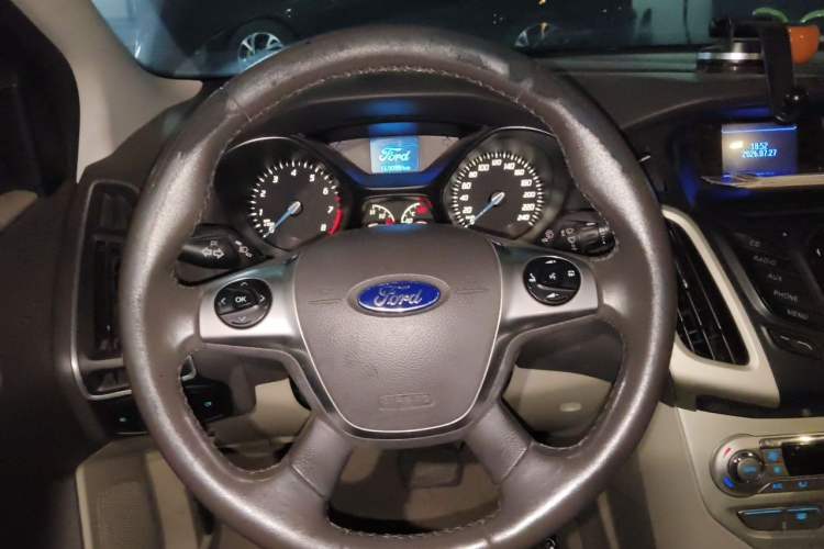 Used Ford Focus 2012 Sedan 1.6L Automatic Fashion Edition Steering Wheel