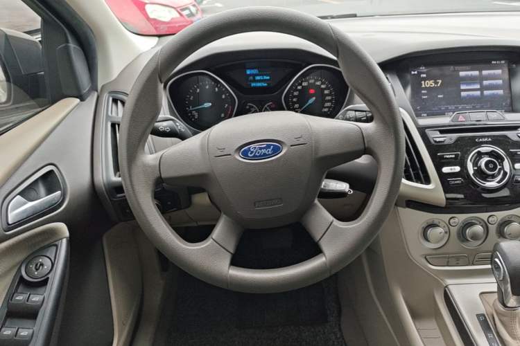 Used Ford Focus 2012 Sedan 1.6L Automatic Comfort Model Steering Wheel