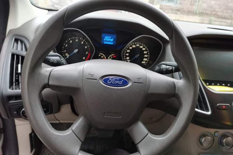 Used Ford Focus 2012 Sedan 1.6L Automatic Comfort Model Steering Wheel