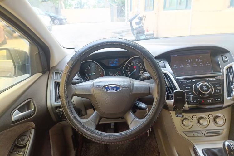 Used Ford Focus 2012 Sedan 1.6L Manual Comfort Model Steering Wheel