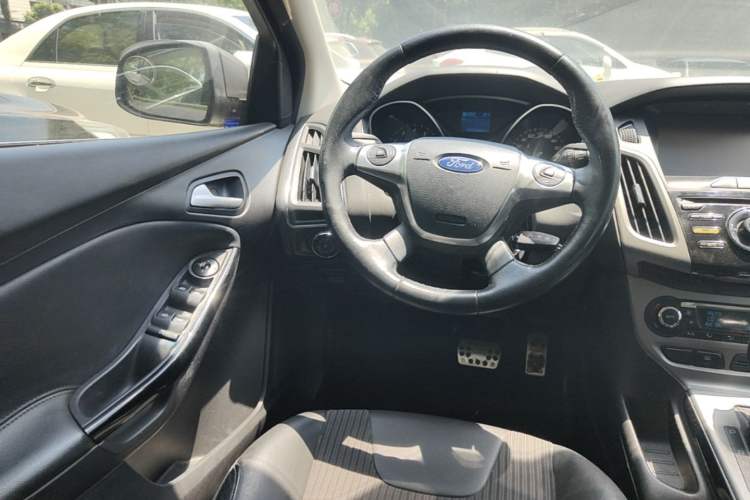 Used Ford Focus 2012 Sedan 1.6L Automatic Fashion Edition Steering Wheel