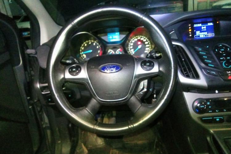 Used Ford Focus 2012 Sedan 1.6L Manual Fashion Edition Steering Wheel