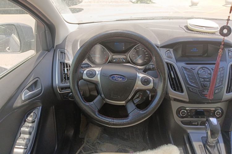 Used Ford Focus 2012 Sedan 1.6L Automatic Fashion Edition Steering Wheel